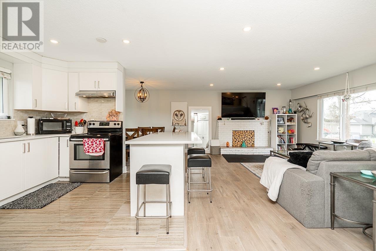 Property at 11278 206 STREET image 2