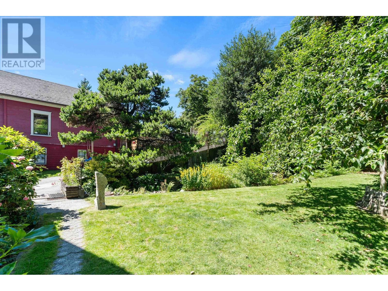 Property at 151 E KINGS ROAD image 3