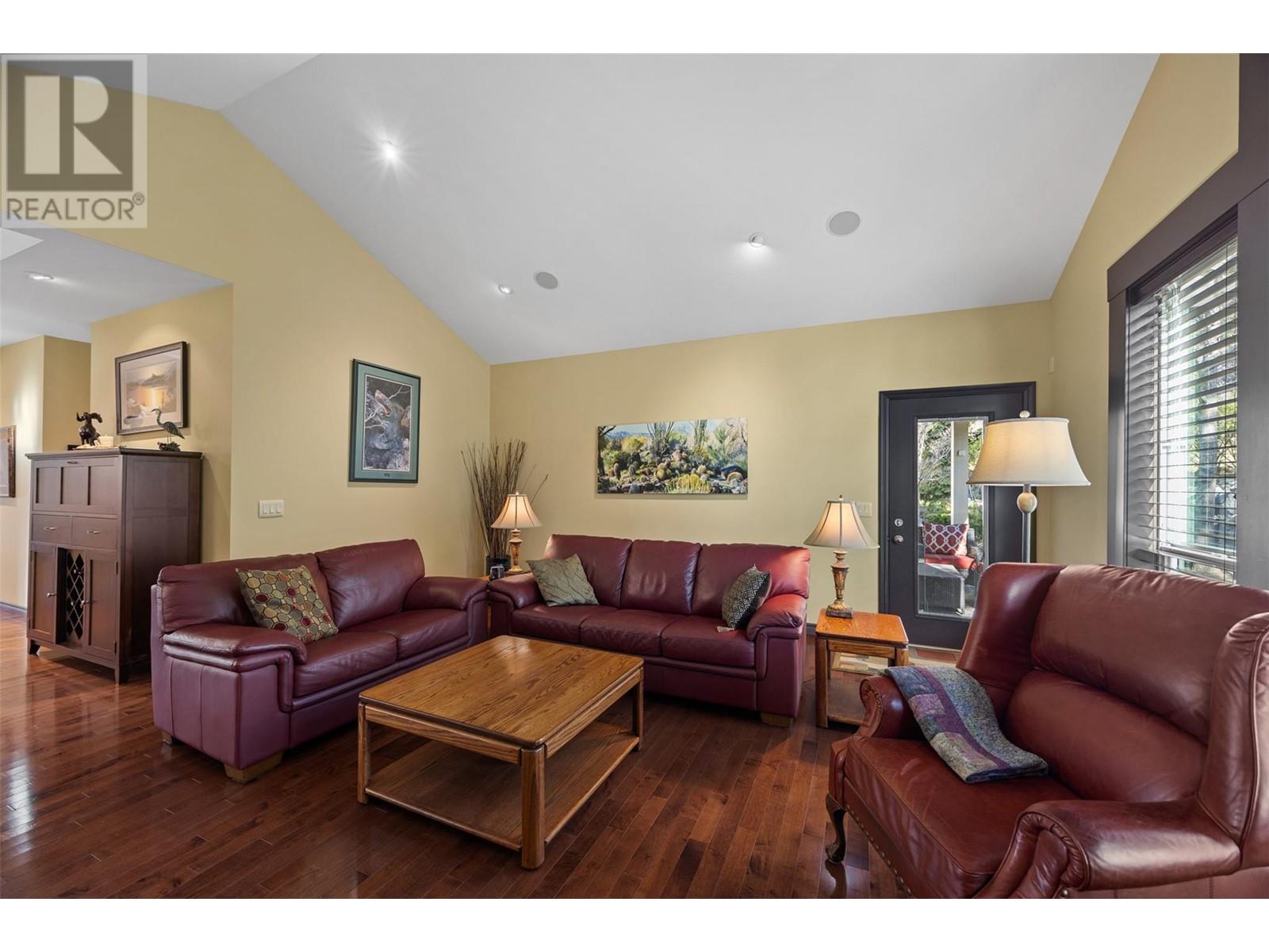 Property at 606 Stoneridge Lane image 5