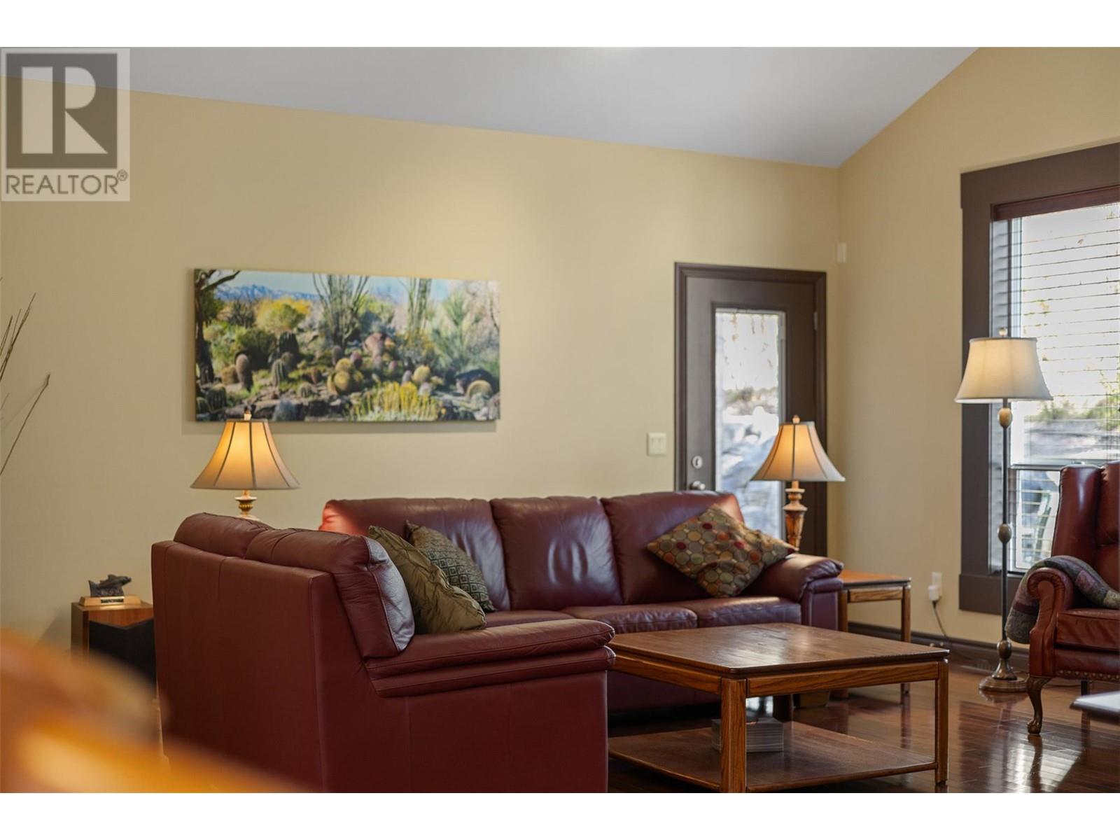 Property at 606 Stoneridge Lane image 4