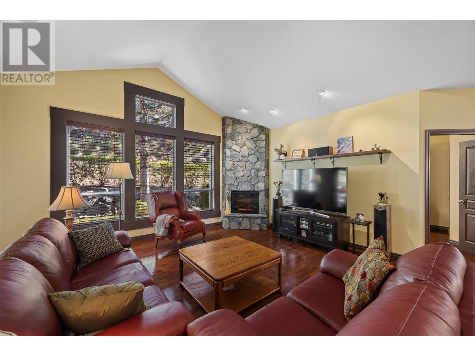 Property at 606 Stoneridge Lane image 1