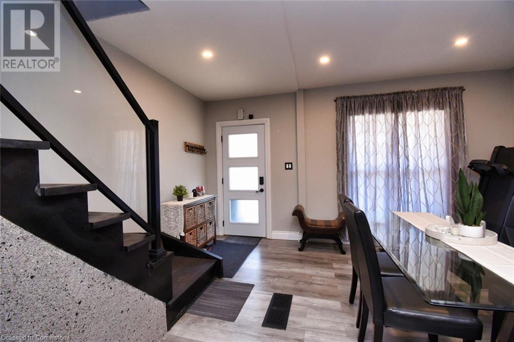 Property at 46 ROSEMONT Avenue image 5