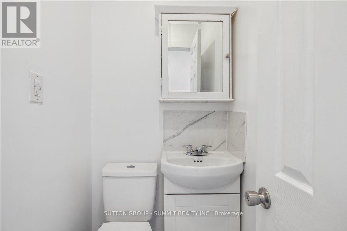 2446 Maryvale Court, Burlington, Ontario  L7P 2P2 - Photo 14 - W12110768