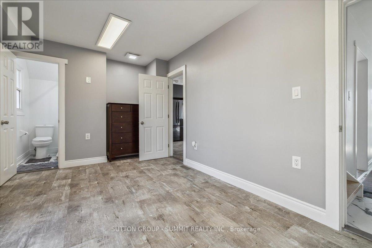 2446 Maryvale Court, Burlington, Ontario  L7P 2P2 - Photo 17 - W12110768