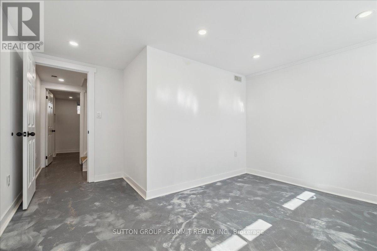 2446 Maryvale Court, Burlington, Ontario  L7P 2P2 - Photo 30 - W12110768