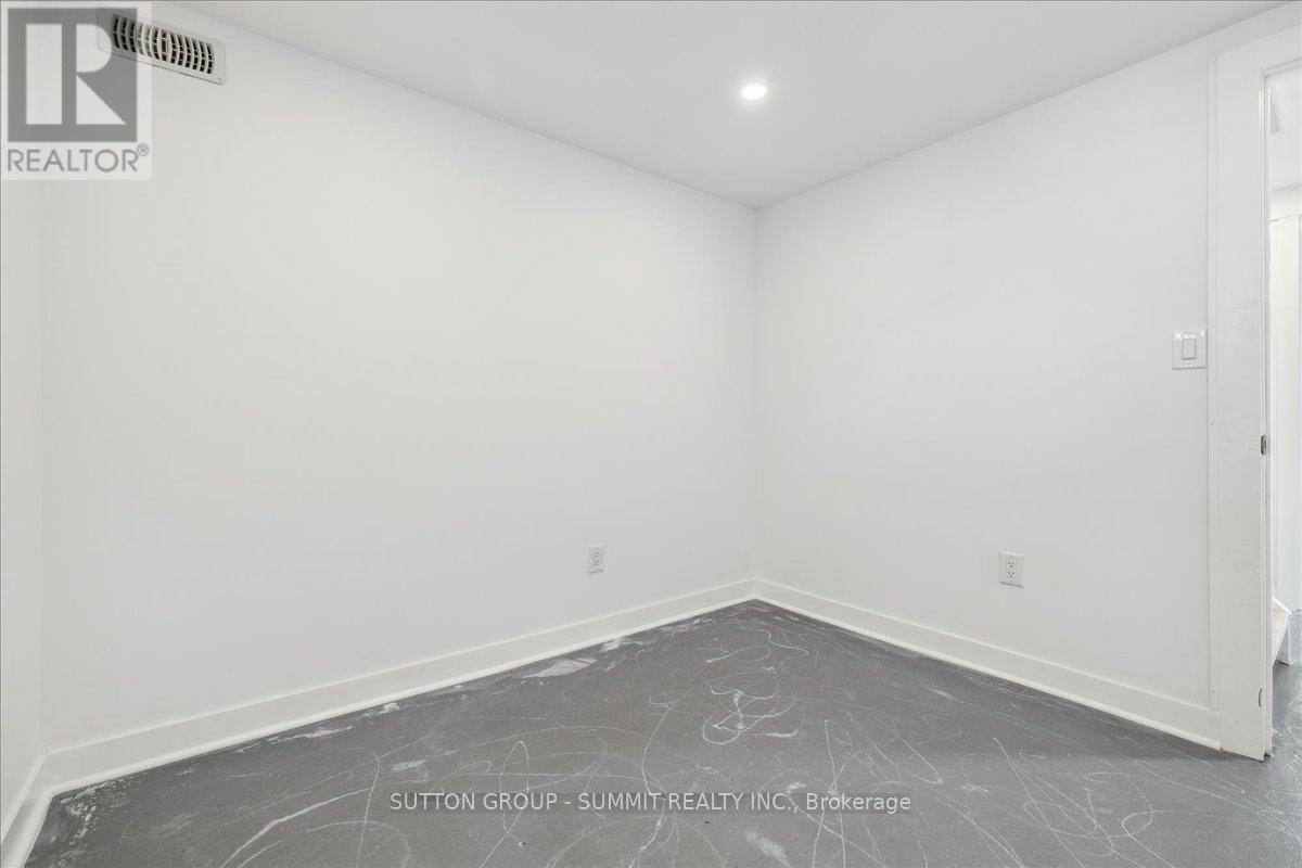 2446 Maryvale Court, Burlington, Ontario  L7P 2P2 - Photo 32 - W12110768