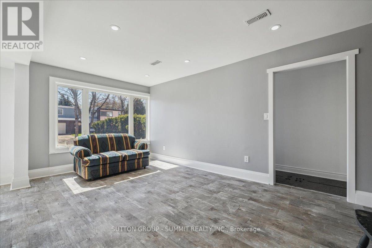 2446 Maryvale Court, Burlington, Ontario  L7P 2P2 - Photo 7 - W12110768