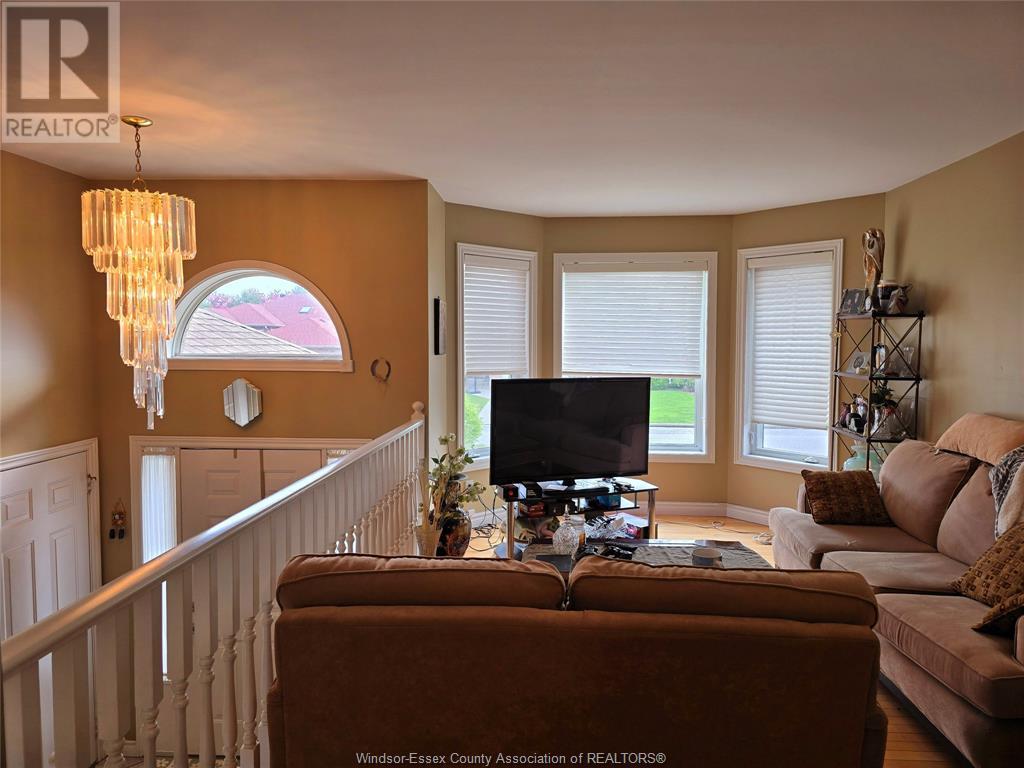 Property at 2337 ST. CLAIR image 5
