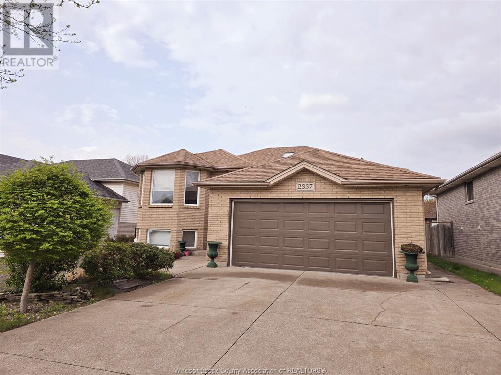 Property at 2337 ST. CLAIR image 2