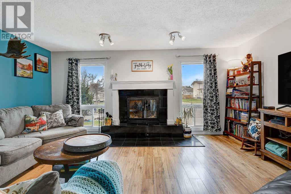 Property at 9402 120 Avenue image 3