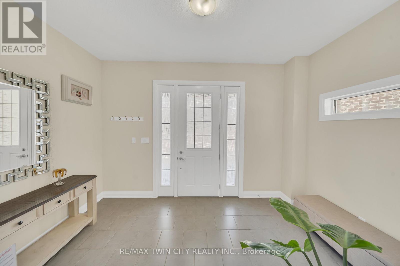 Property at 285 SEDGEWOOD STREET image 3