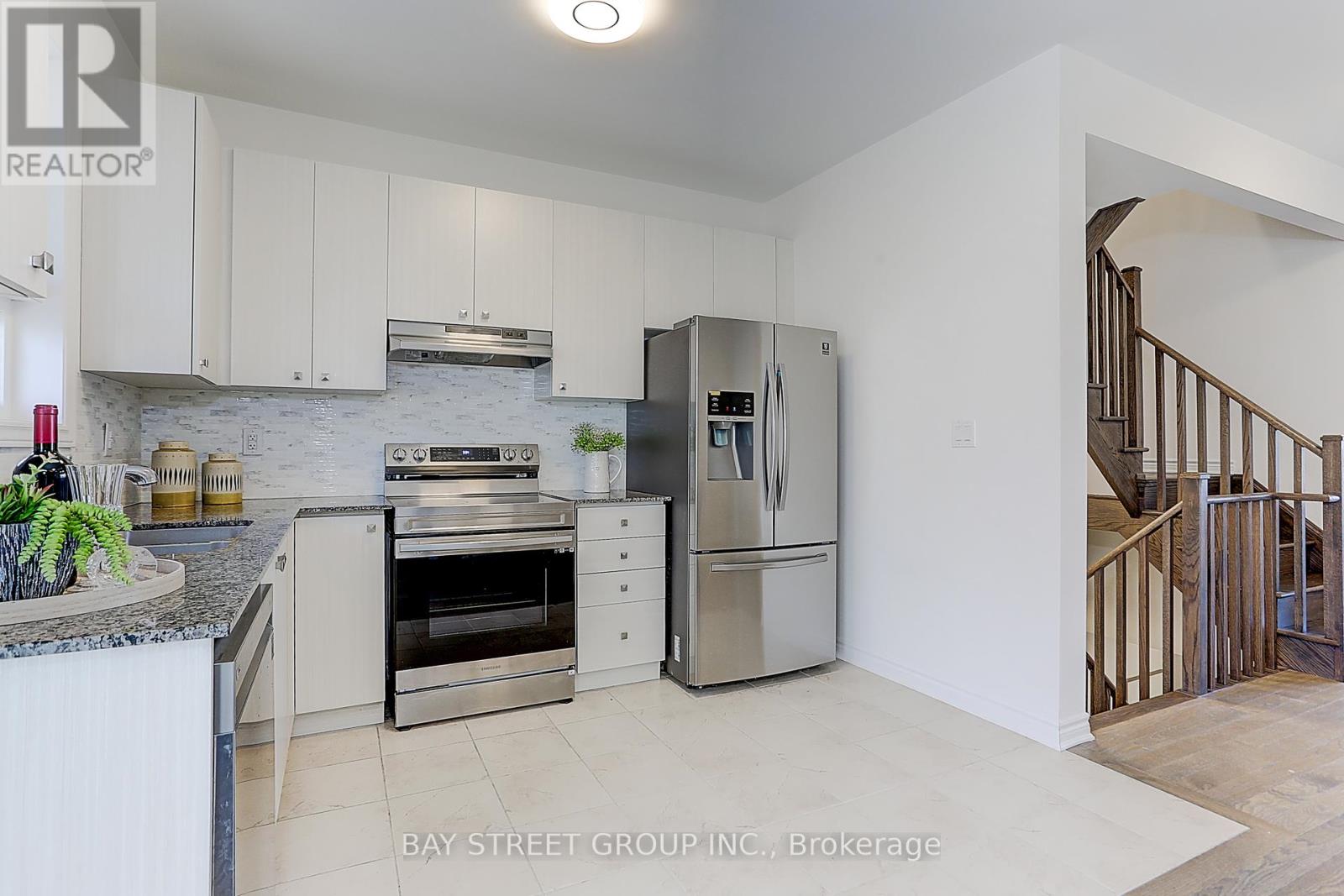12 Chicago Lane, Markham, Ontario  L6E 0V6 - Photo 11 - N12091294