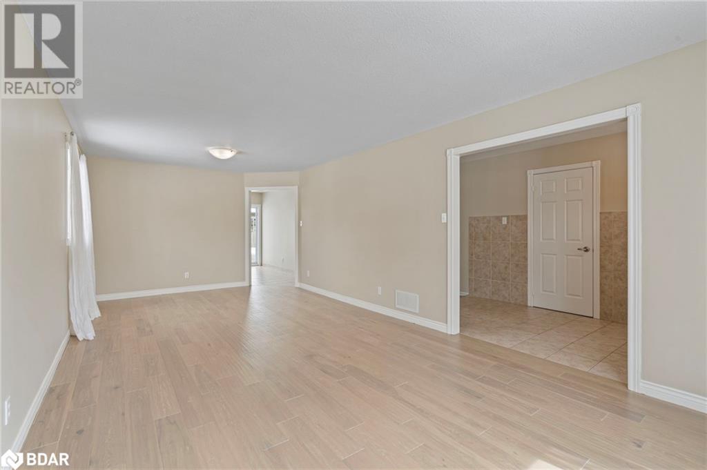 62 Mapleton Avenue, Barrie, Ontario  L4N 7L6 - Photo 11 - 40722504