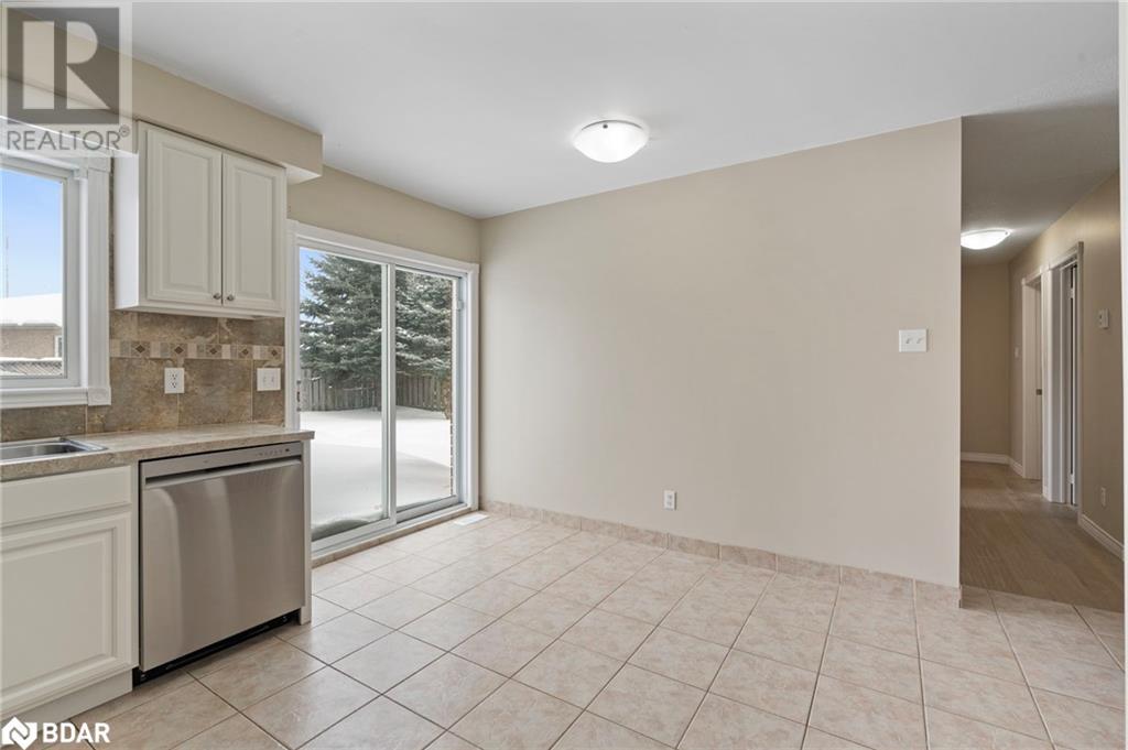 62 Mapleton Avenue, Barrie, Ontario  L4N 7L6 - Photo 19 - 40722504