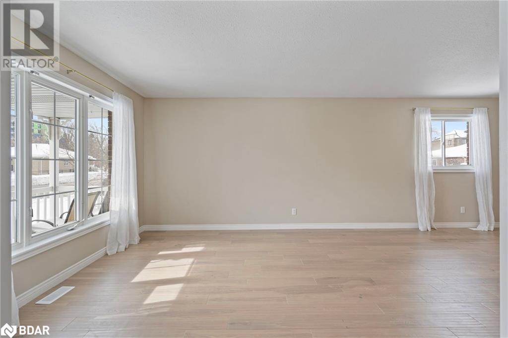 62 Mapleton Avenue, Barrie, Ontario  L4N 7L6 - Photo 9 - 40722504