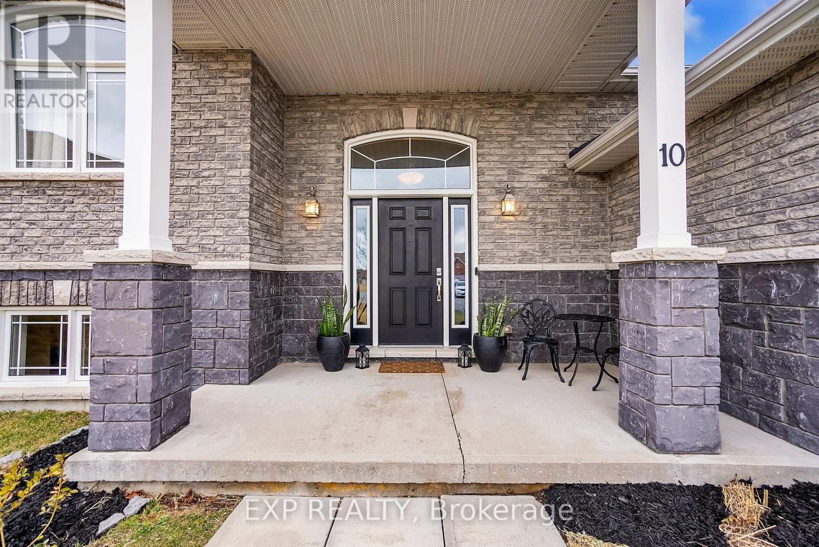 10 Spencer Court, Quinte West, Ontario K8V 6X3 - Photo 5 - X12110866