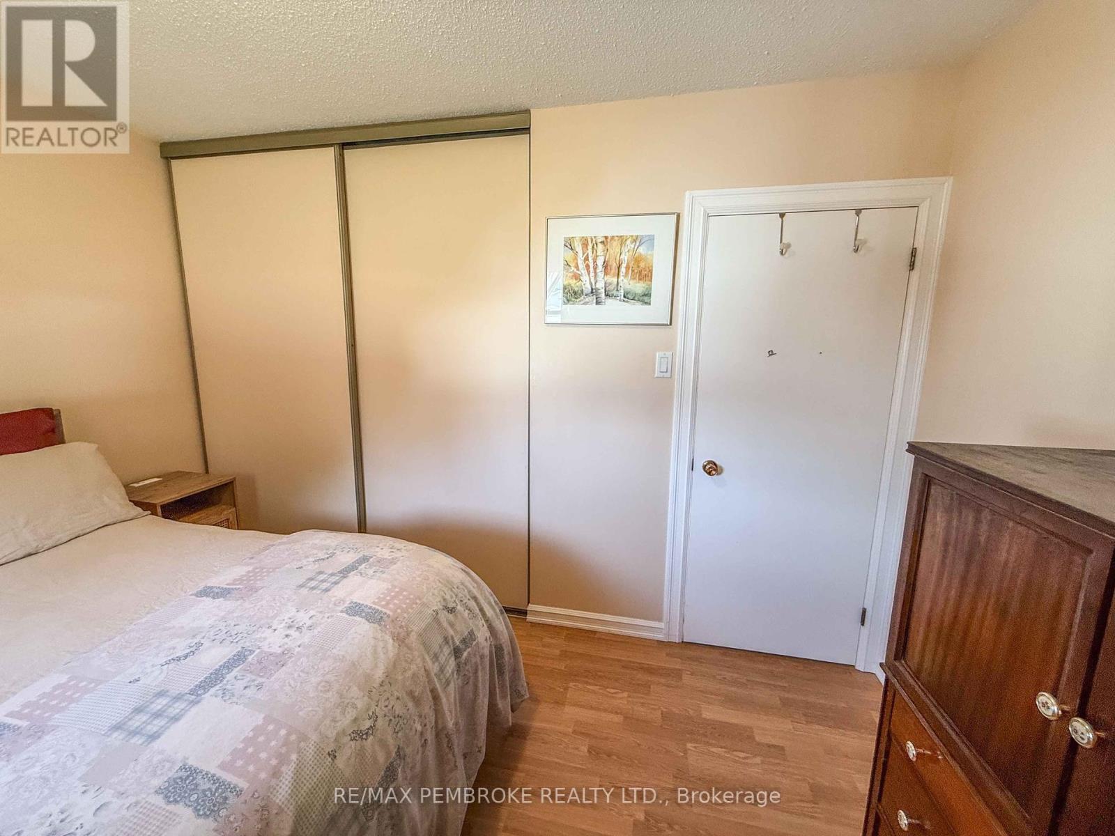 17 Charles Street, Petawawa, Ontario  K8H 2K1 - Photo 19 - X12110867