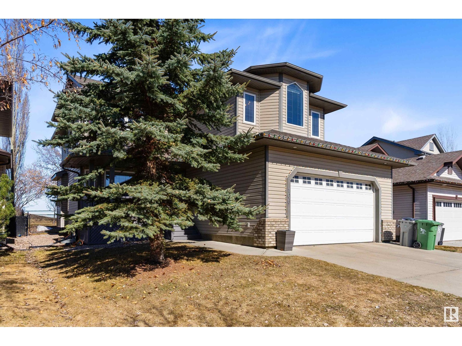 Property at 106 RIDEAU CR image 1