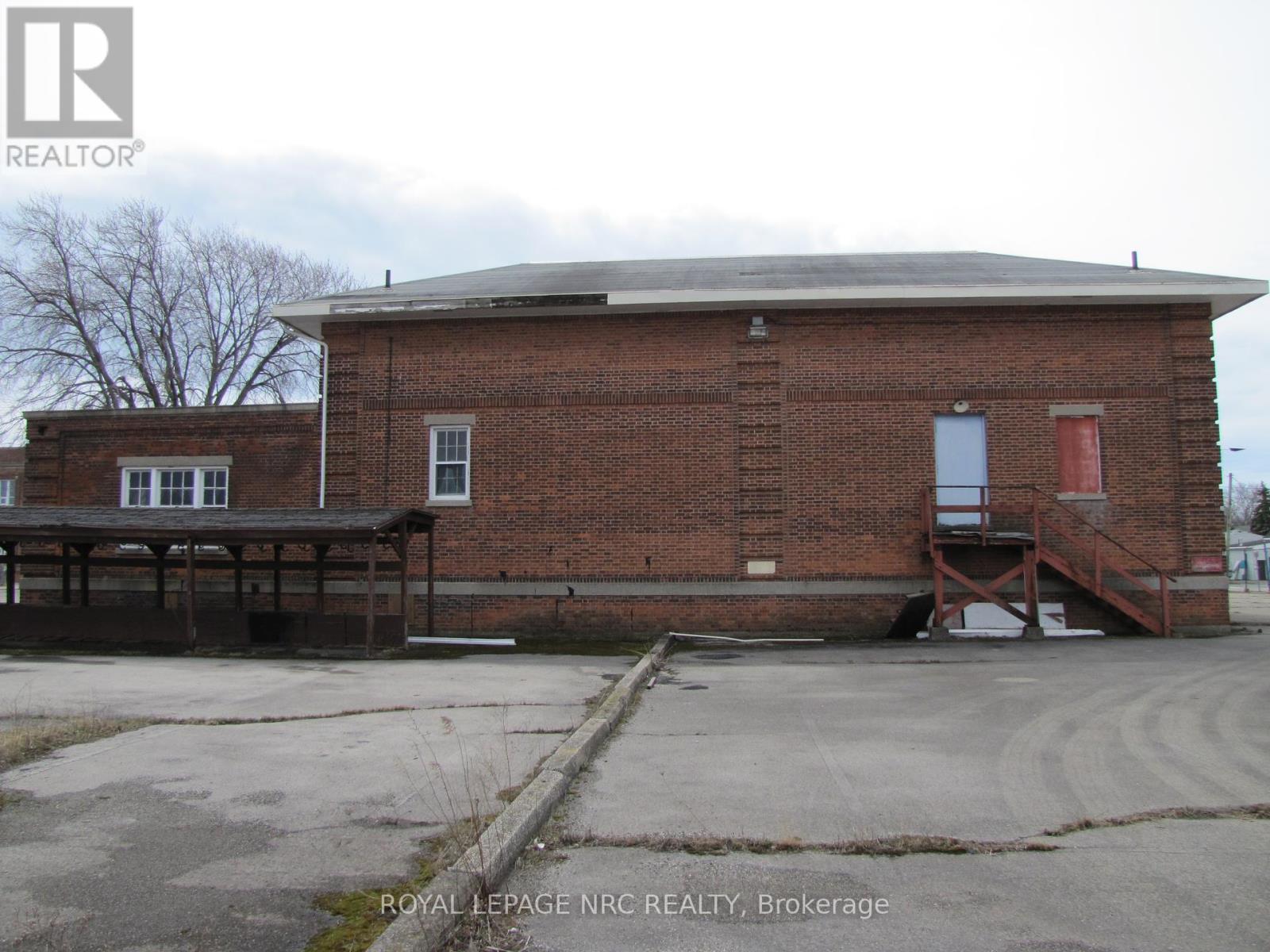 189 Davis Street, Port Colborne, Ontario  L3K 1Z2 - Photo 3 - X12110828