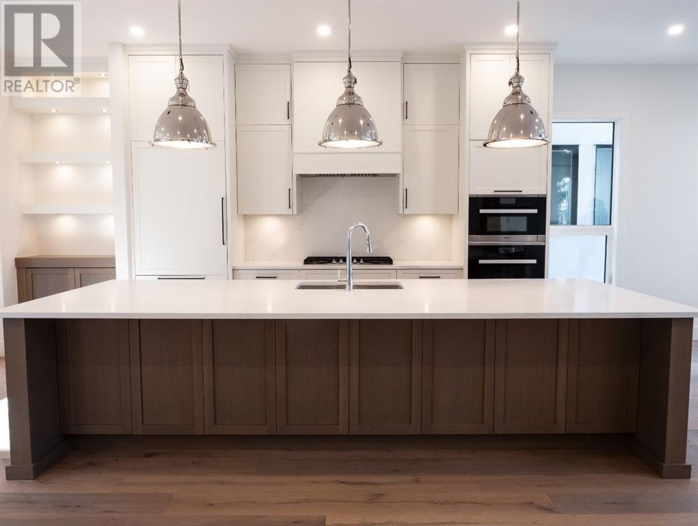 Property at 4407 17 Street SW image 3