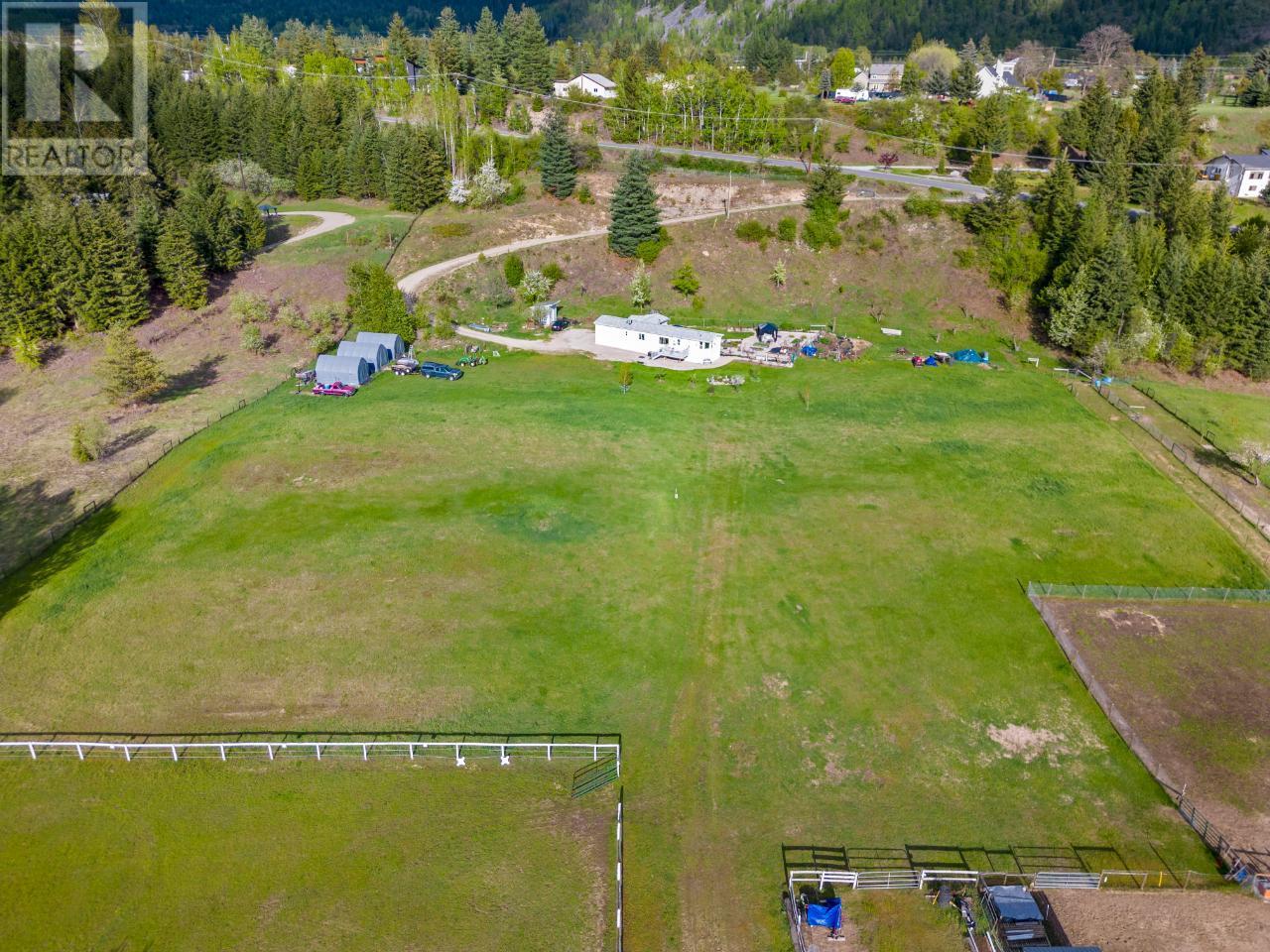 948 Bridgeview Road, Castlegar, British Columbia  V1N 4K9 - Photo 2 - 2479172