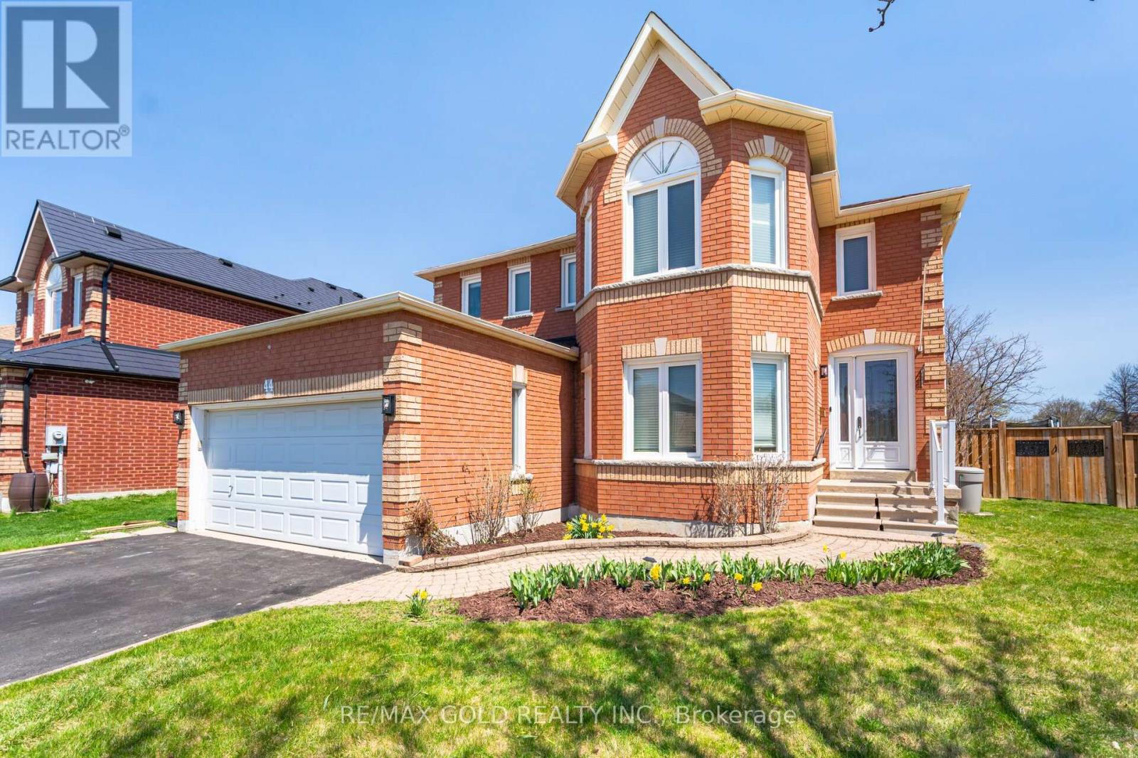 Property at 44 LIVINGSTON DRIVE image 3