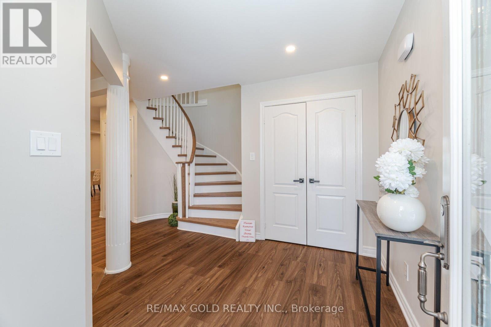 Property at 44 LIVINGSTON DRIVE image 5