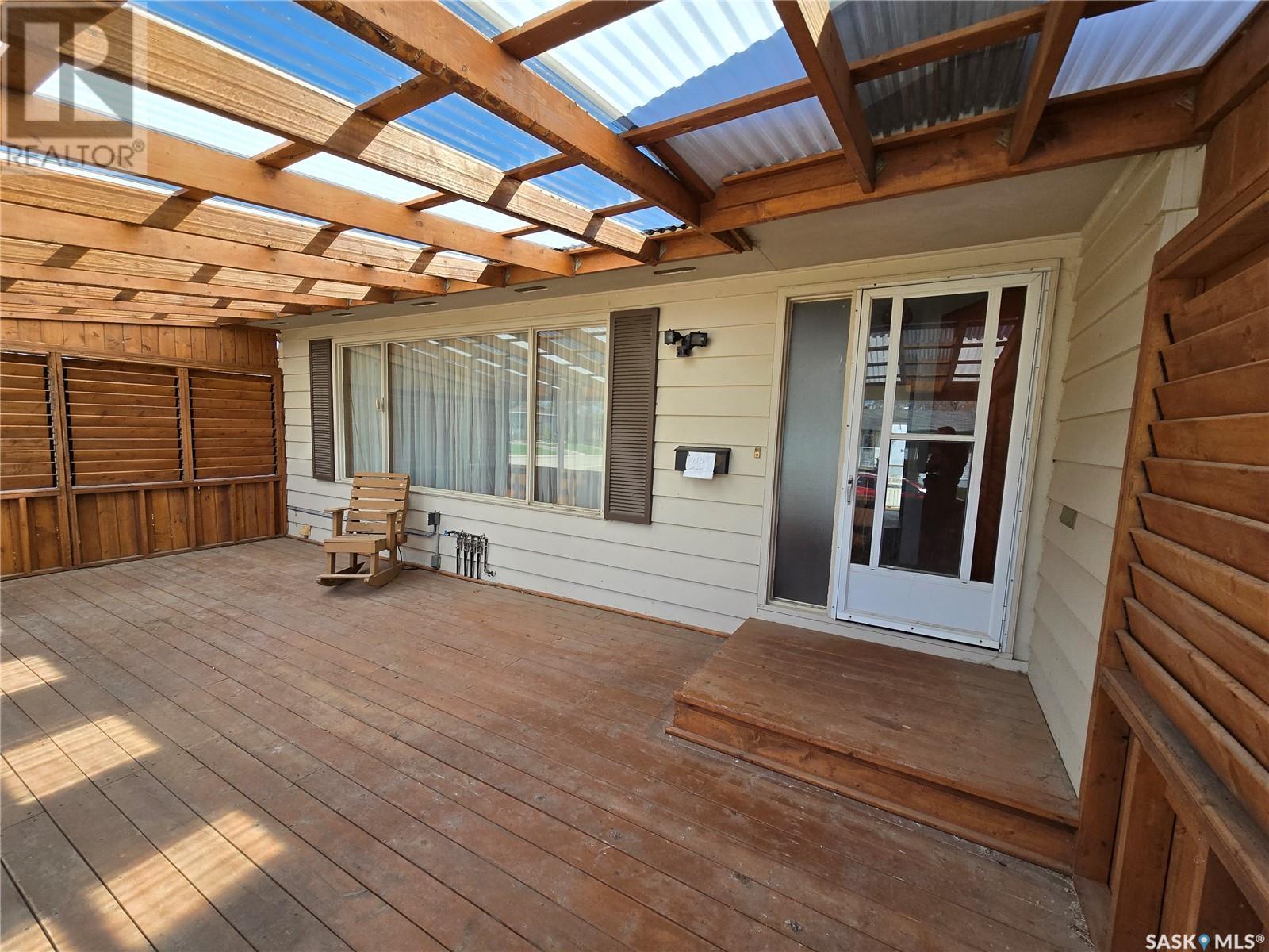 Property at 204 1st AVENUE SW image 3