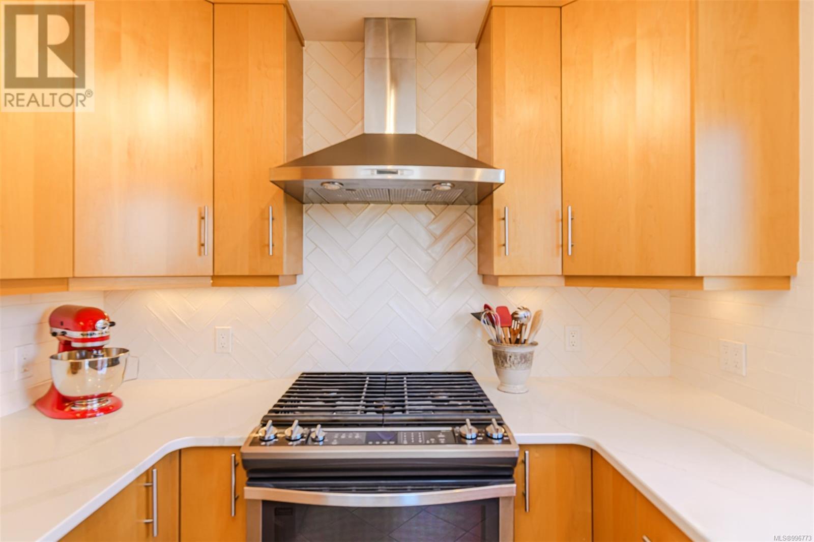 Property at 1017 DeCosta Pl image 4