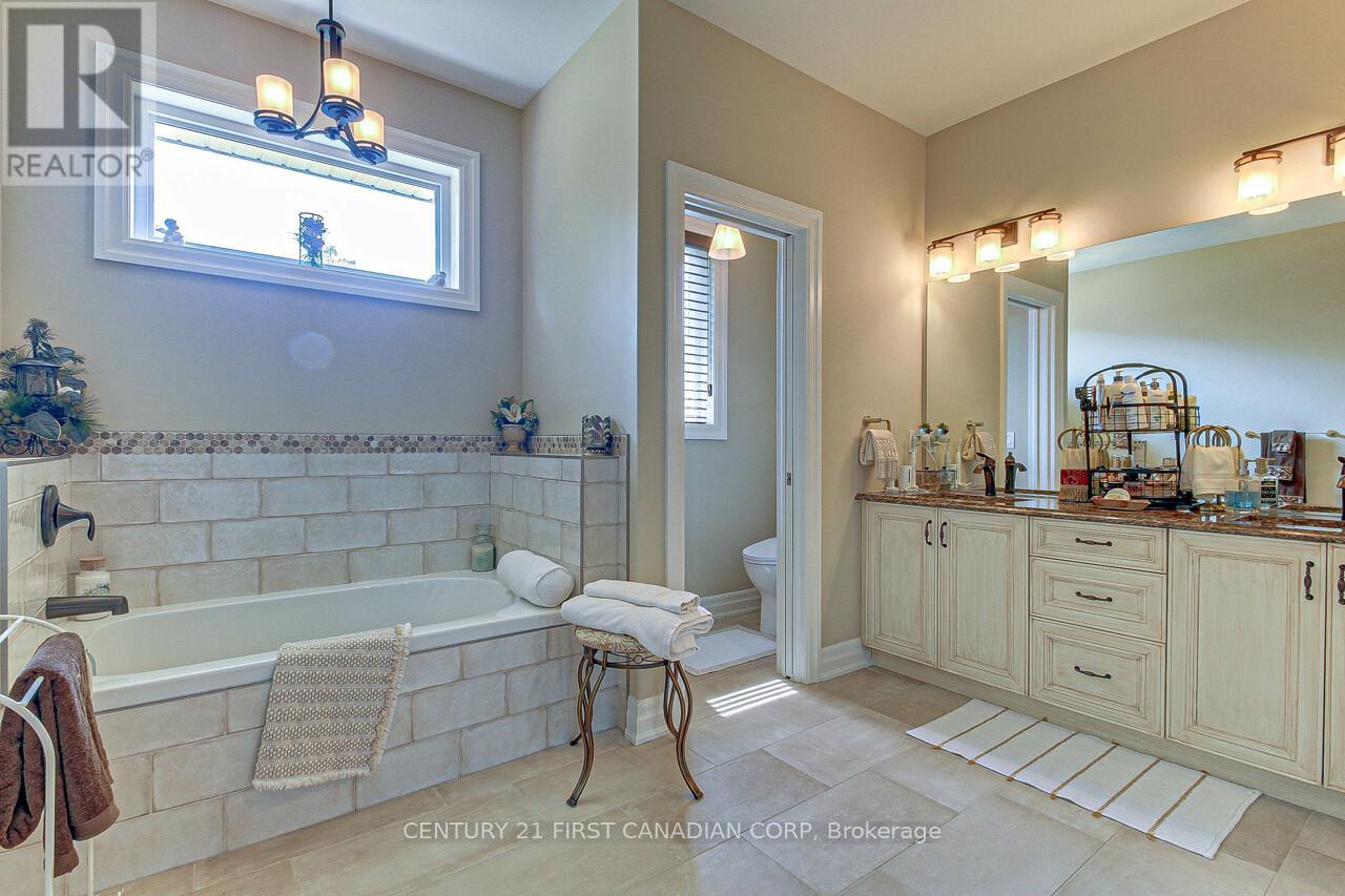 2129 Lockwood Crescent E, Strathroy-Caradoc, Ontario  N0L 1W0 - Photo 24 - X12110941