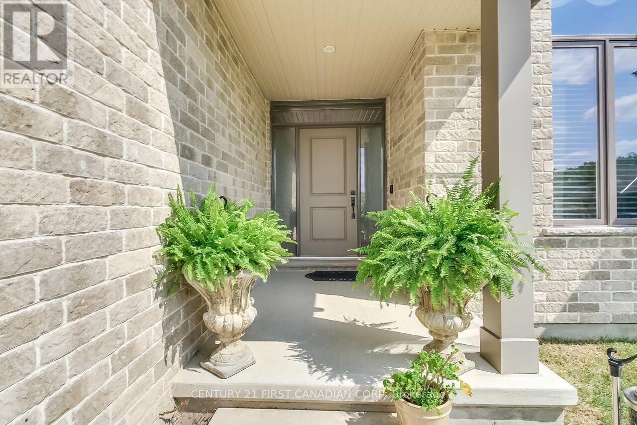 2129 Lockwood Crescent E, Strathroy-Caradoc, Ontario  N0L 1W0 - Photo 4 - X12110941