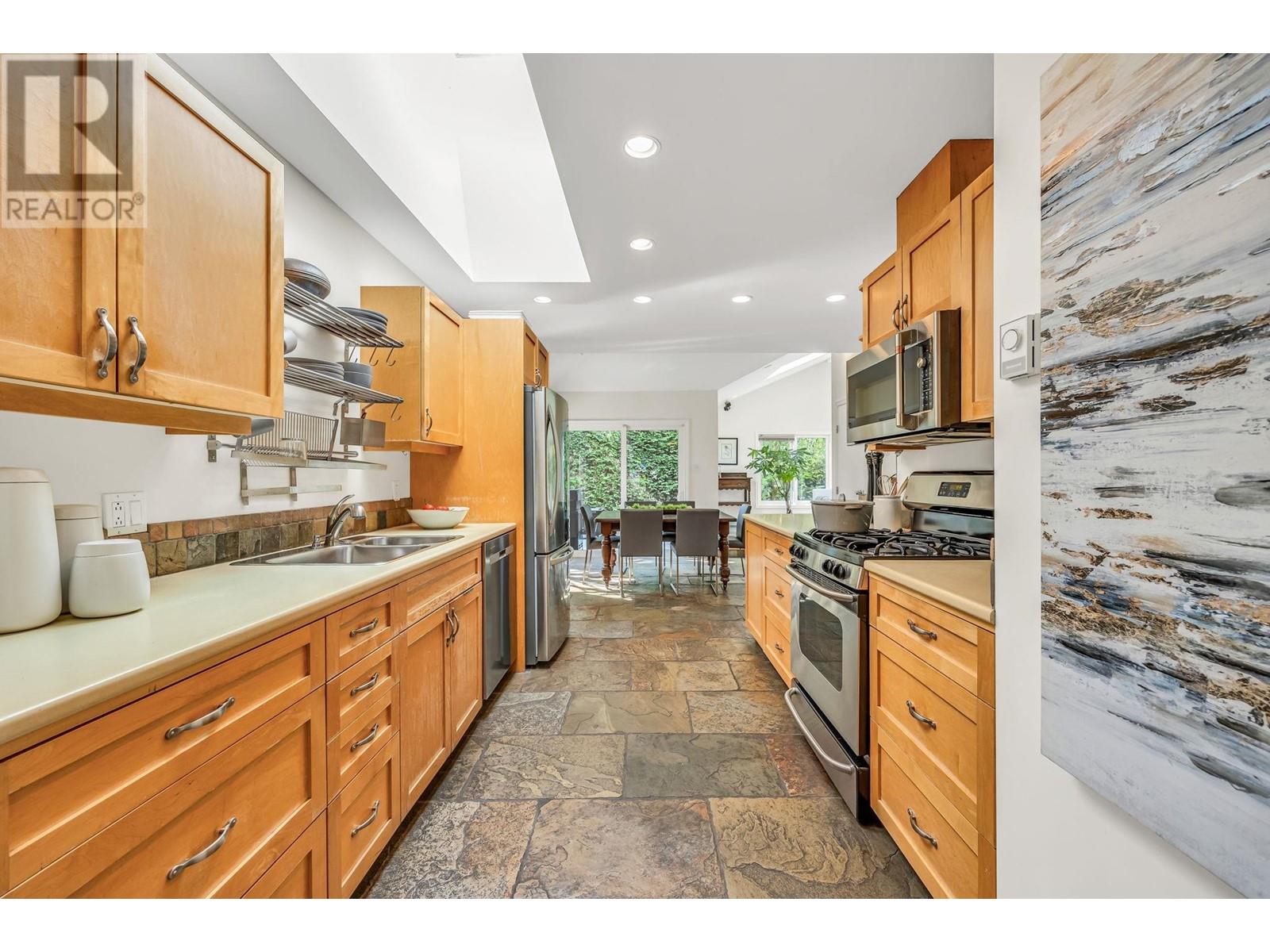 1031 Belmont Avenue, North Vancouver, British Columbia  V7R 1K3 - Photo 14 - R2995739
