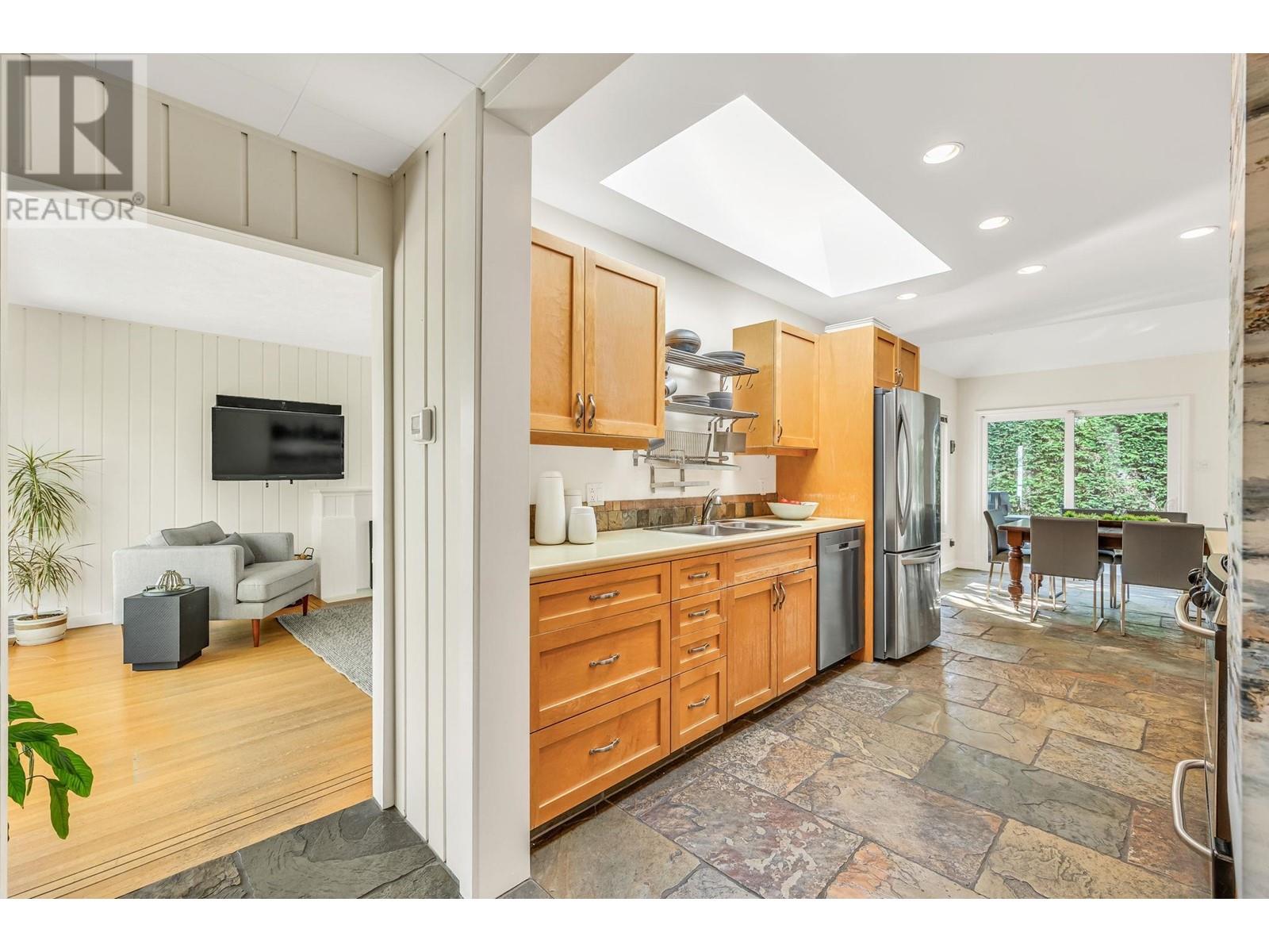 1031 Belmont Avenue, North Vancouver, British Columbia  V7R 1K3 - Photo 15 - R2995739