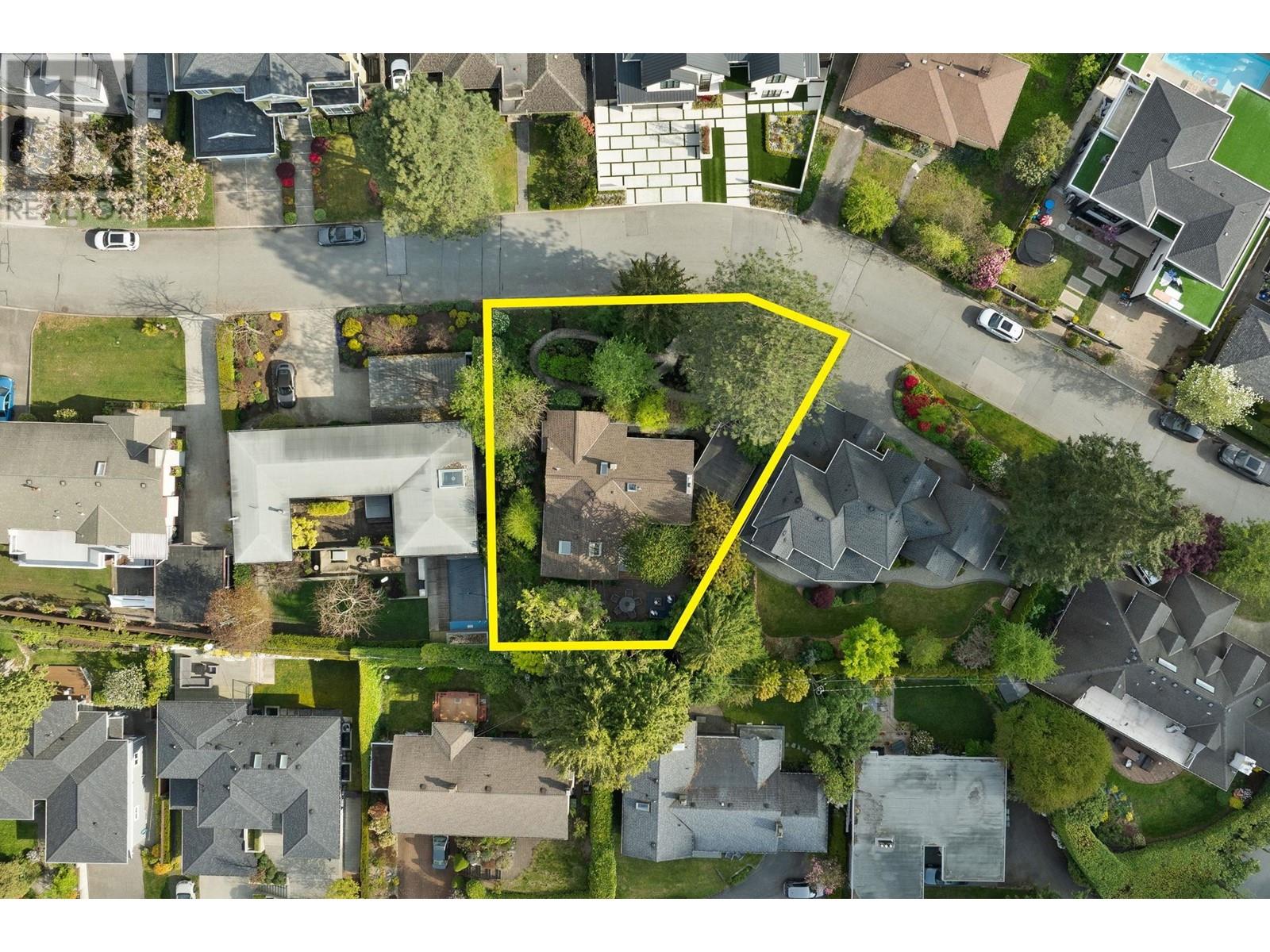 1031 Belmont Avenue, North Vancouver, British Columbia  V7R 1K3 - Photo 35 - R2995739