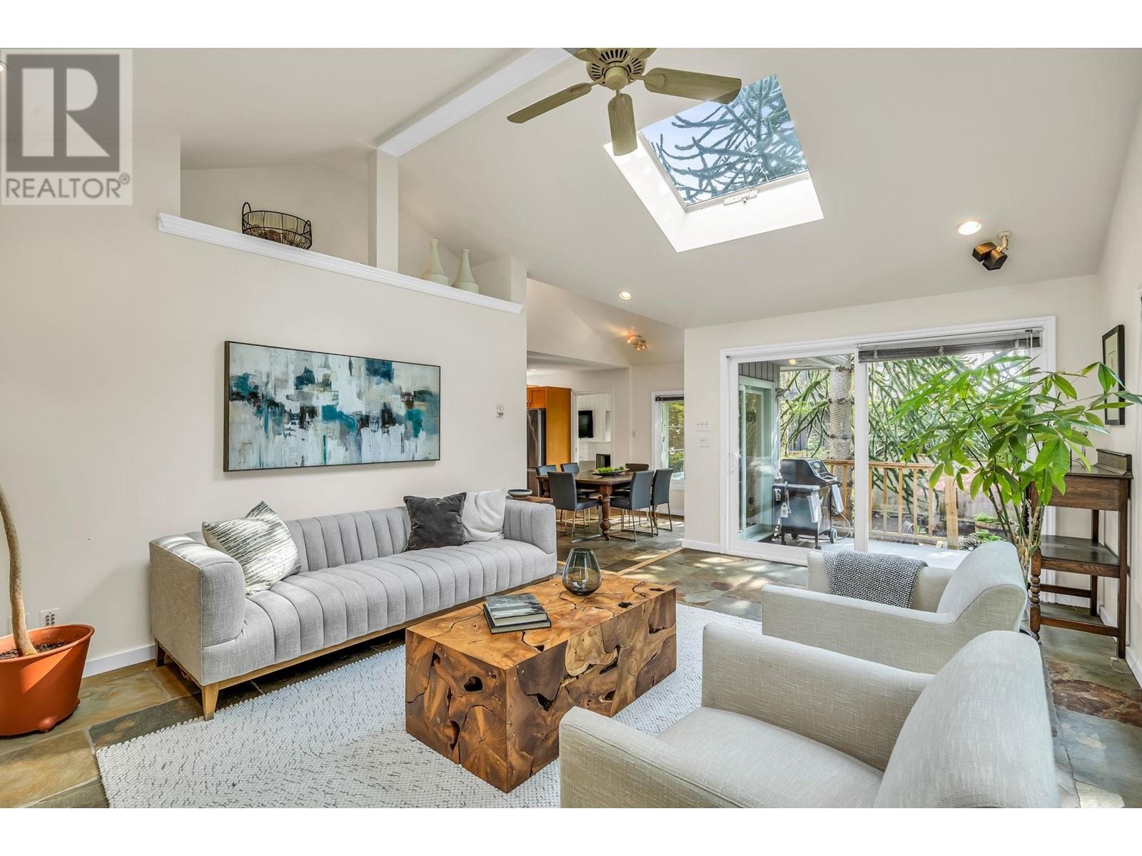 1031 Belmont Avenue, North Vancouver, British Columbia  V7R 1K3 - Photo 8 - R2995739