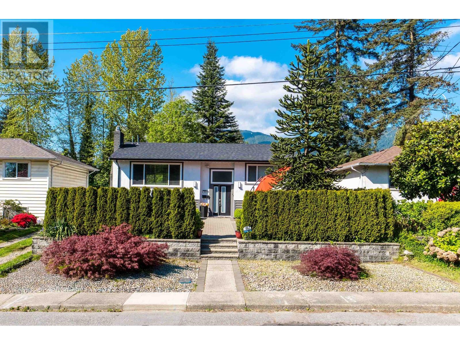 512 W 24th Street, North Vancouver, British Columbia  V7M 2E1 - Photo 1 - R2995741