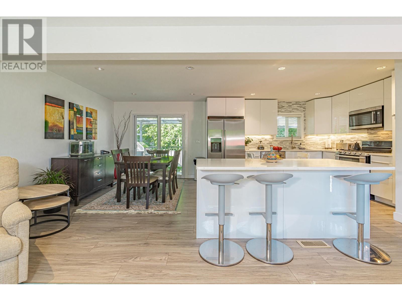 512 W 24th Street, North Vancouver, British Columbia  V7M 2E1 - Photo 11 - R2995741