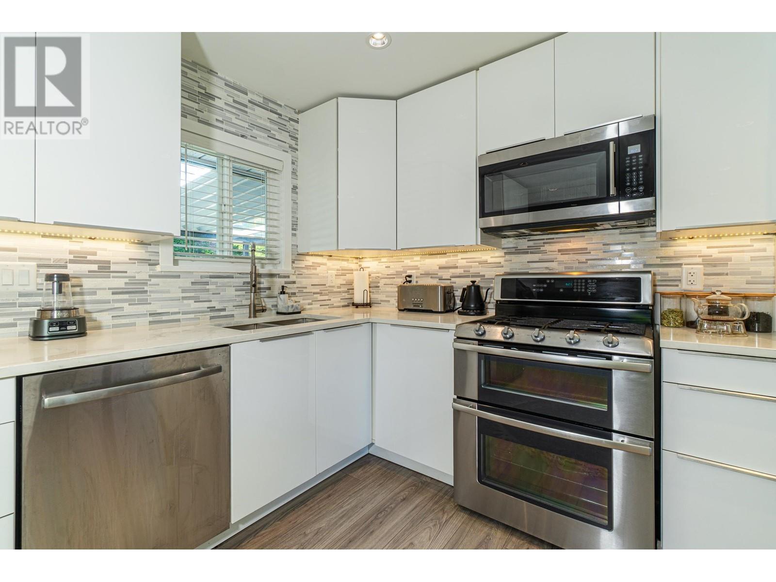 512 W 24th Street, North Vancouver, British Columbia  V7M 2E1 - Photo 14 - R2995741