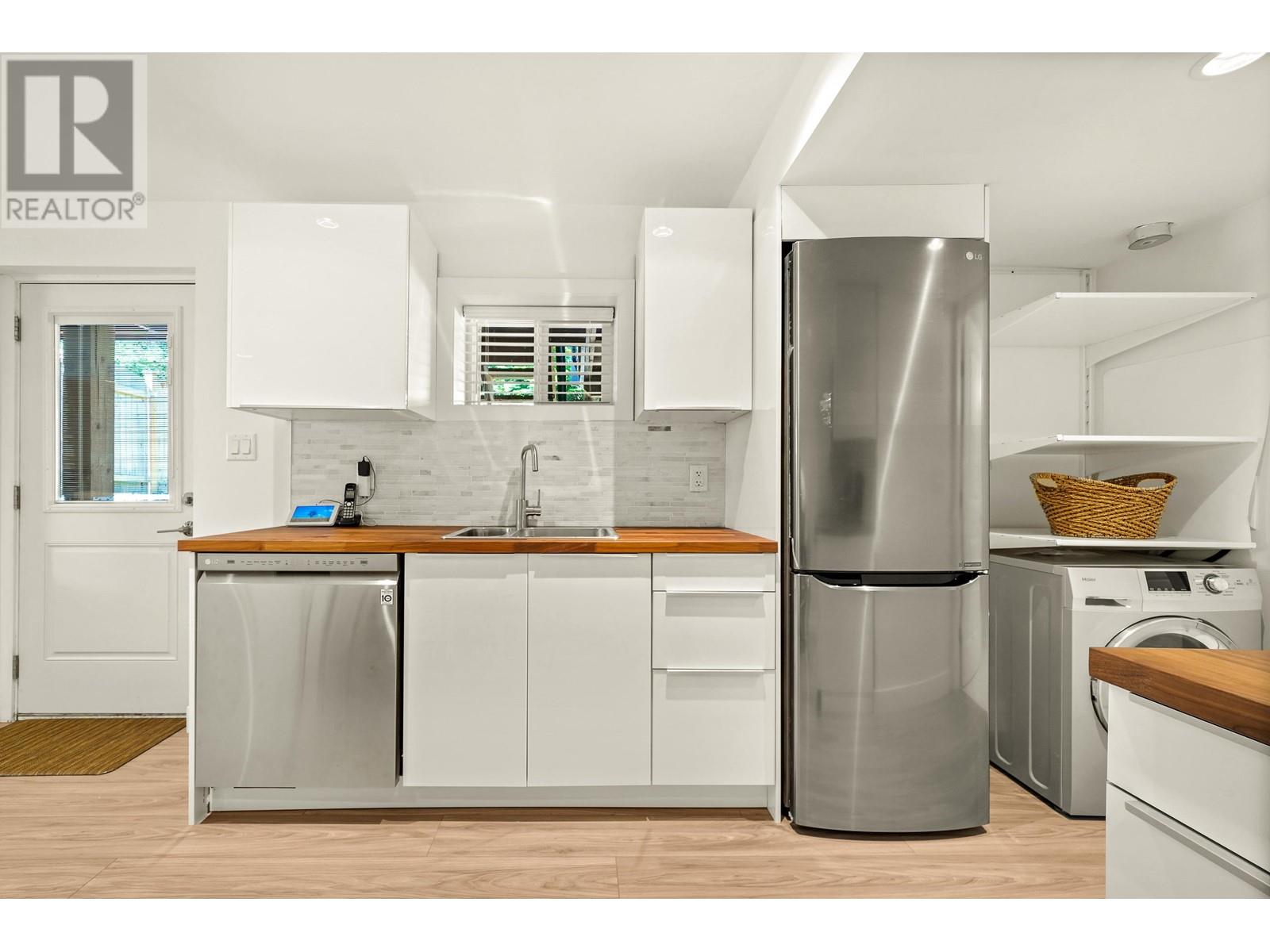 512 W 24th Street, North Vancouver, British Columbia  V7M 2E1 - Photo 34 - R2995741