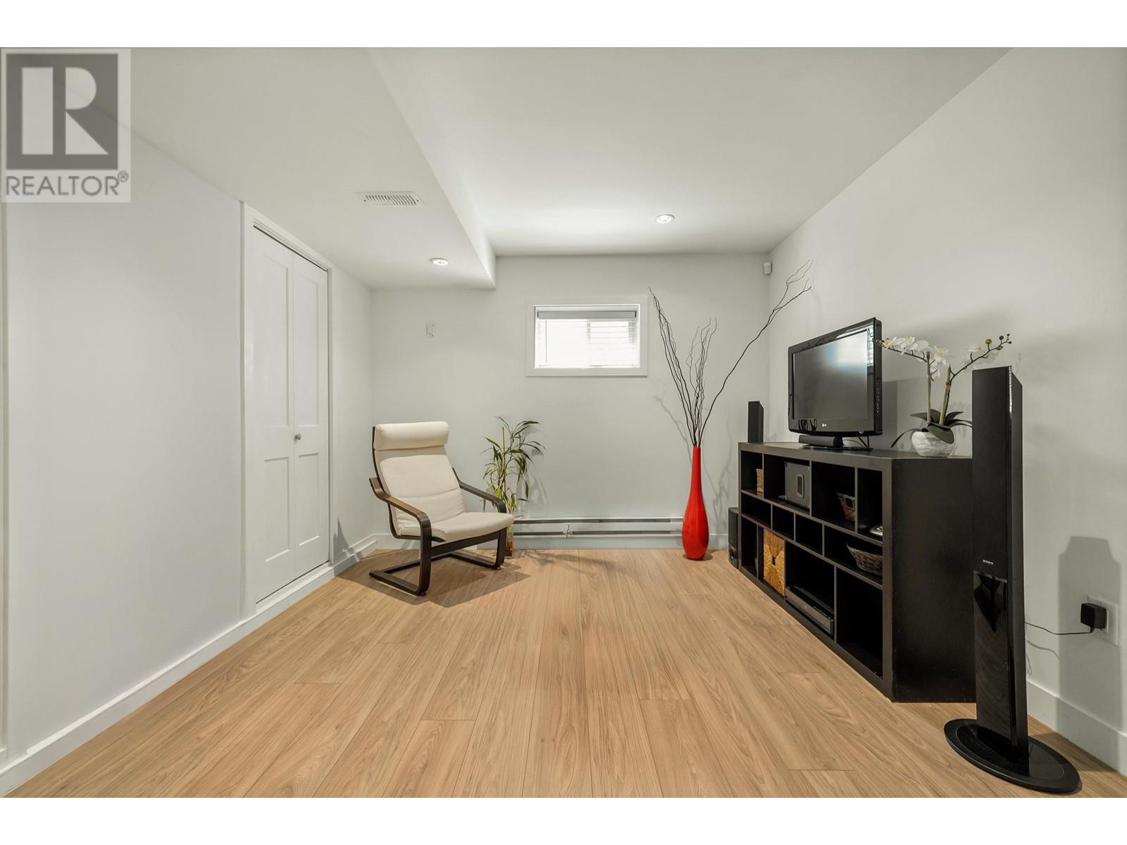512 W 24th Street, North Vancouver, British Columbia  V7M 2E1 - Photo 35 - R2995741