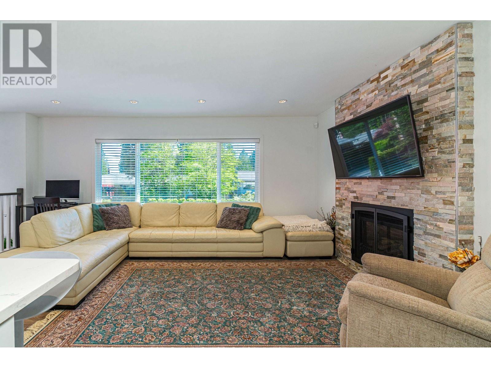 512 W 24th Street, North Vancouver, British Columbia  V7M 2E1 - Photo 8 - R2995741