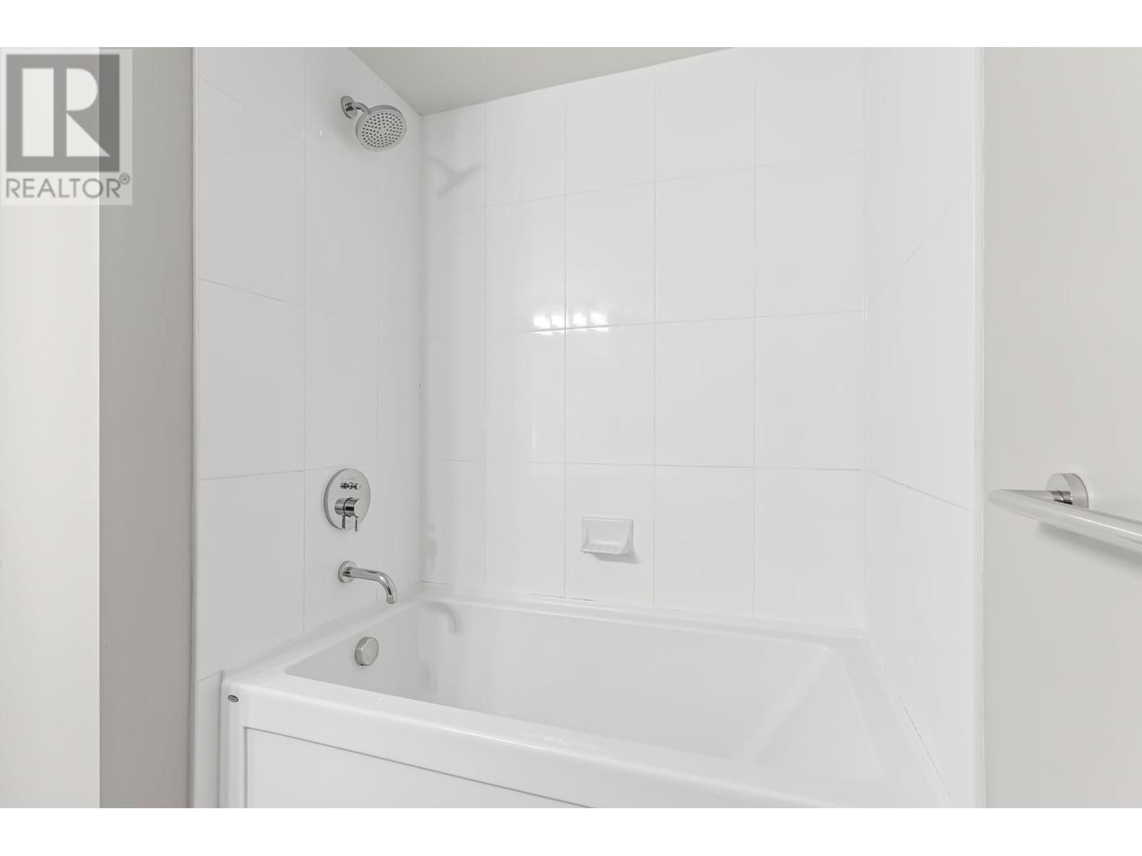 Listing Picture 19 of 28 : 306 221 UNION STREET, Vancouver / 溫哥華 - 魯藝地產 Yvonne Lu Group - MLS Medallion Club Member