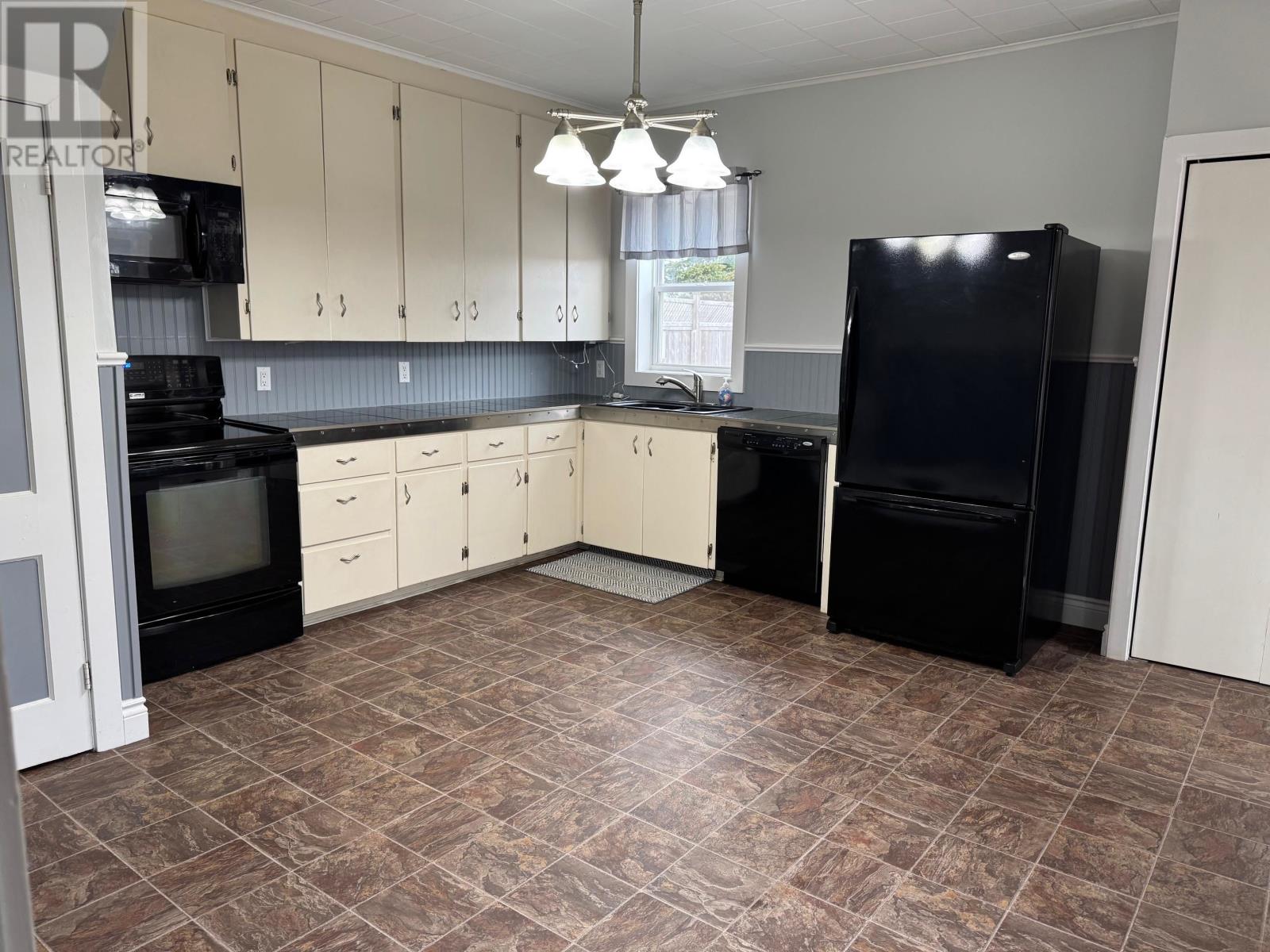 Property at 4 Imperial Street image 3