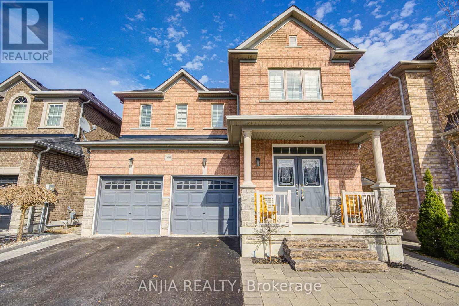 100 James Mccullough Road, Whitchurch-Stouffville, Ontario  L4A 0Z2 - Photo 2 - N12110837