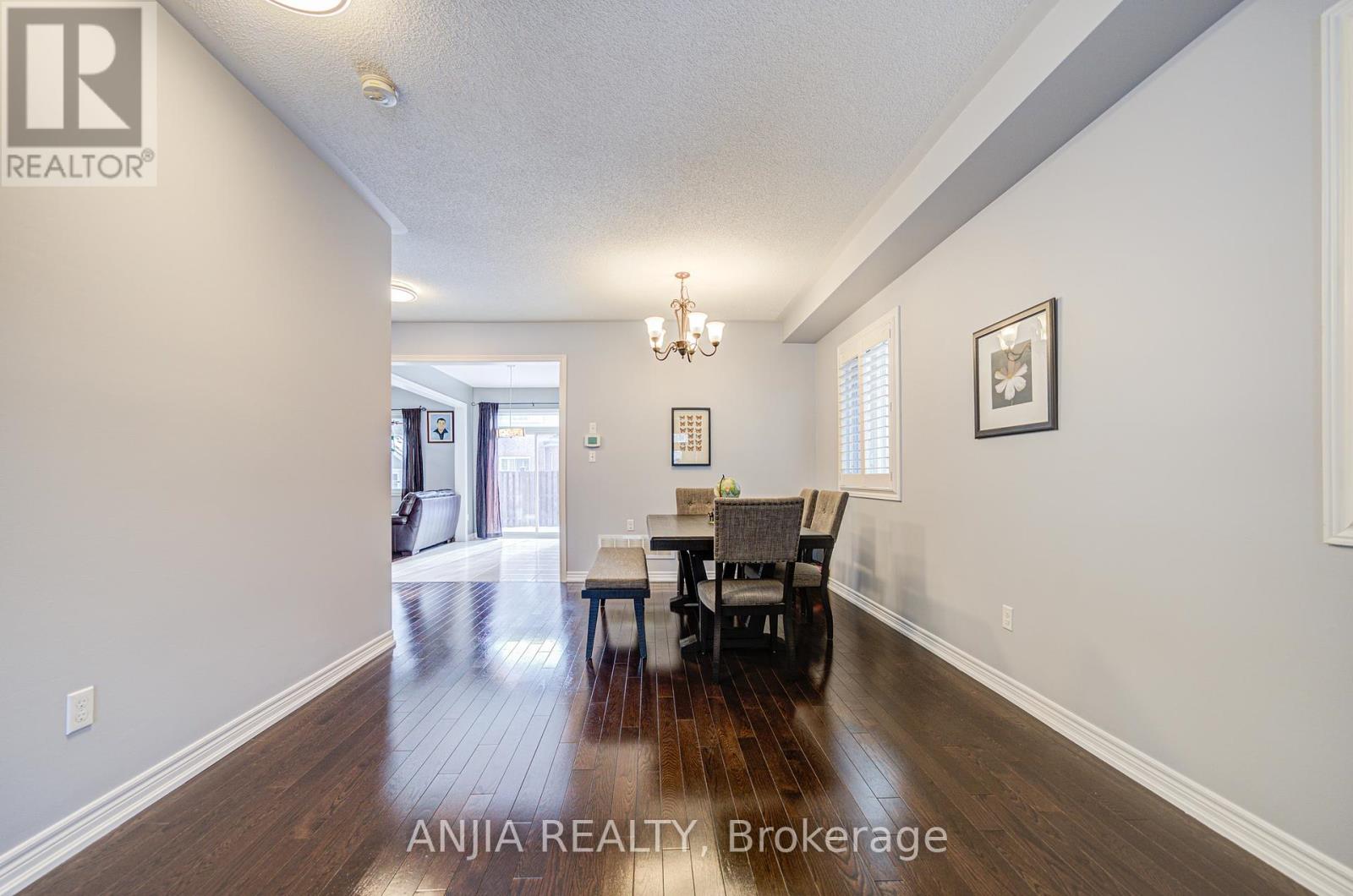 100 James Mccullough Road, Whitchurch-Stouffville, Ontario  L4A 0Z2 - Photo 4 - N12110837