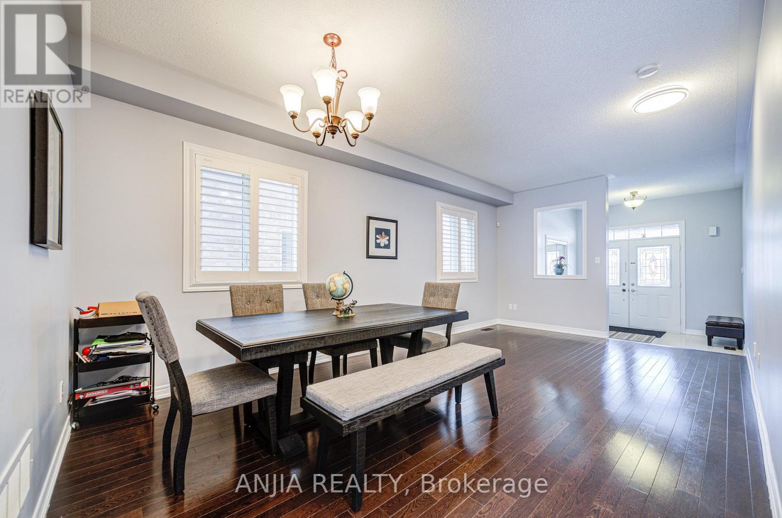 100 James Mccullough Road, Whitchurch-Stouffville, Ontario  L4A 0Z2 - Photo 5 - N12110837