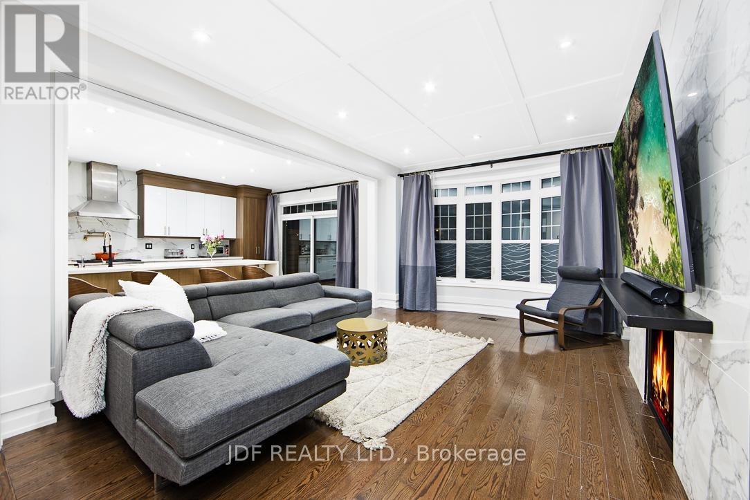 Property at 125 CRANBROOK CRESCENT image 5
