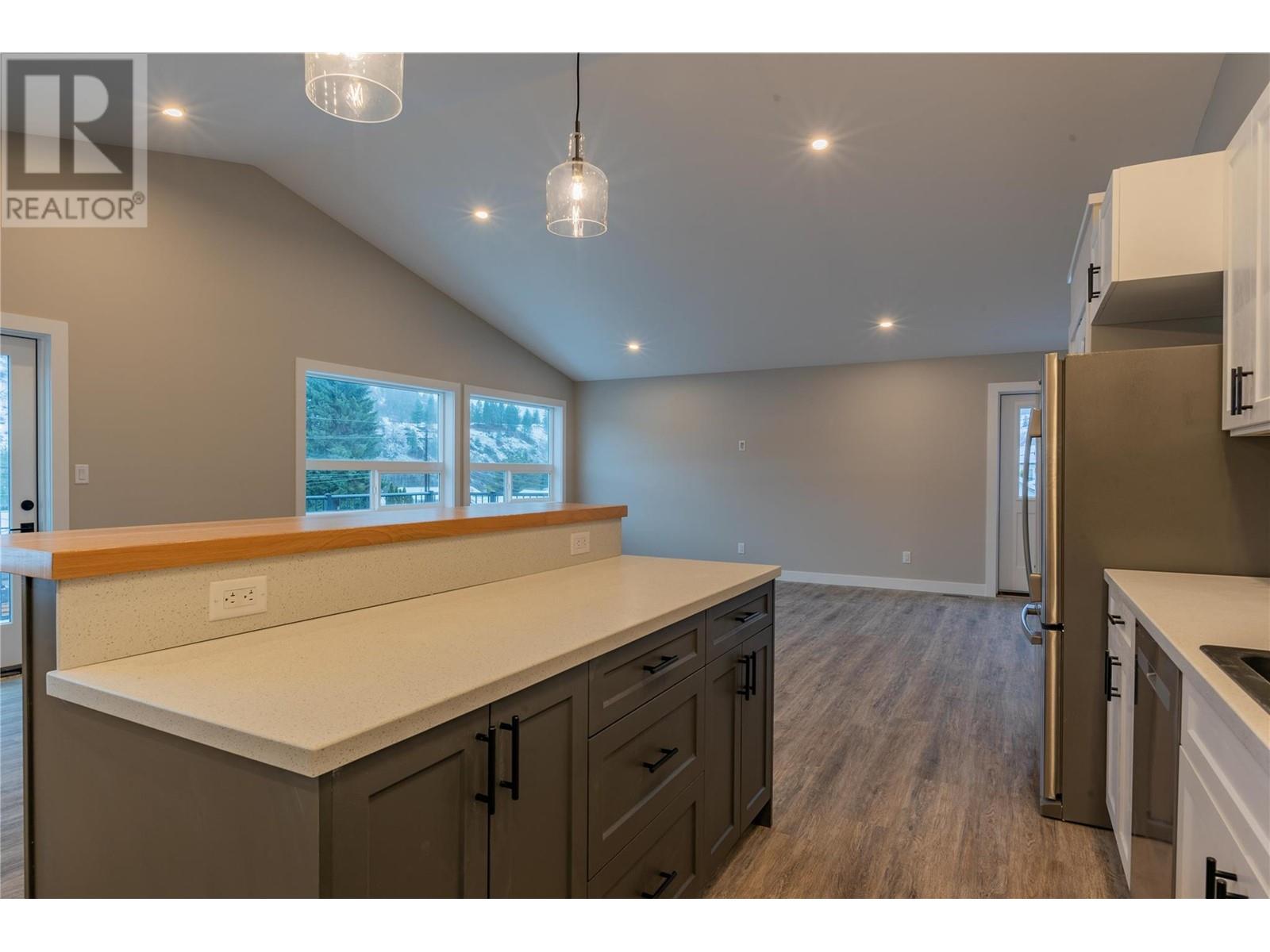 Property at 418 2ND Avenue image 5