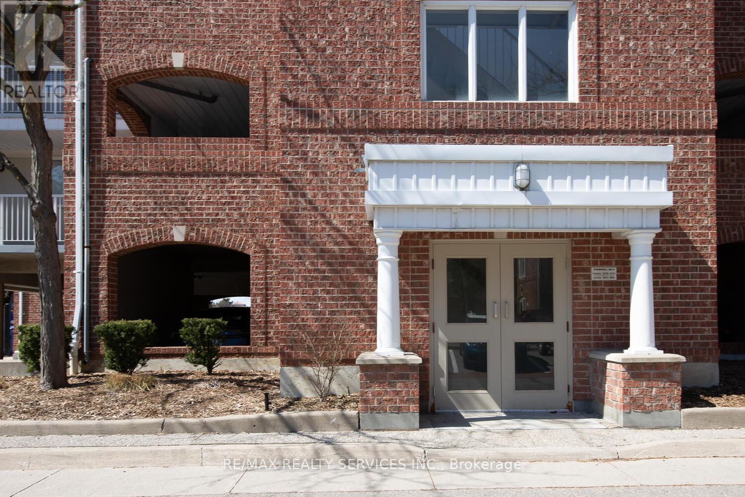Property at 210 - 103 BRISTOL ROAD E image 3