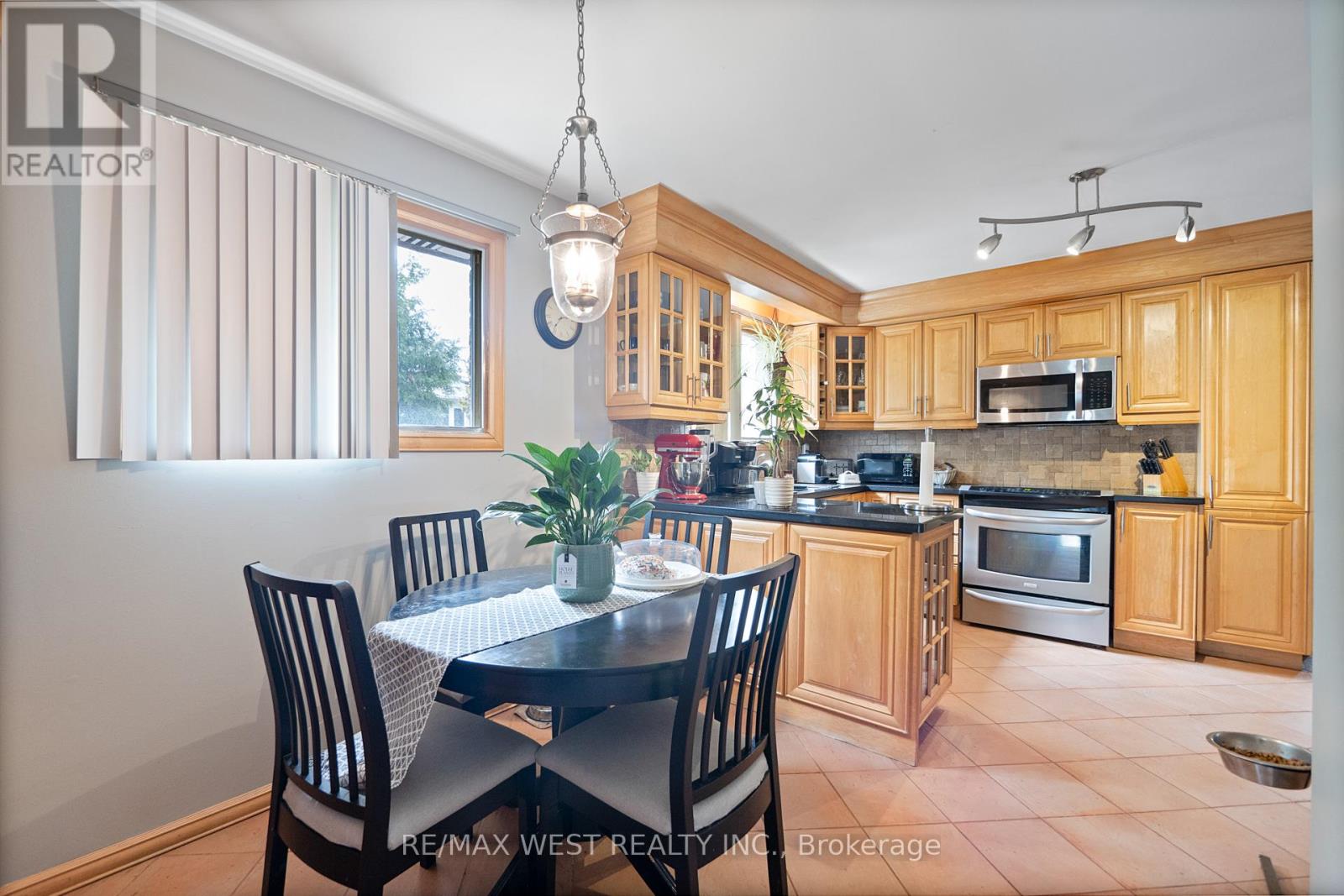2429 Culver Way, Mississauga, Ontario  L5B 2P8 - Photo 8 - W12110933